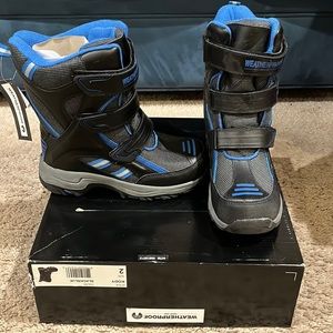 Boys’ Snow Boots.  NWT Size 2